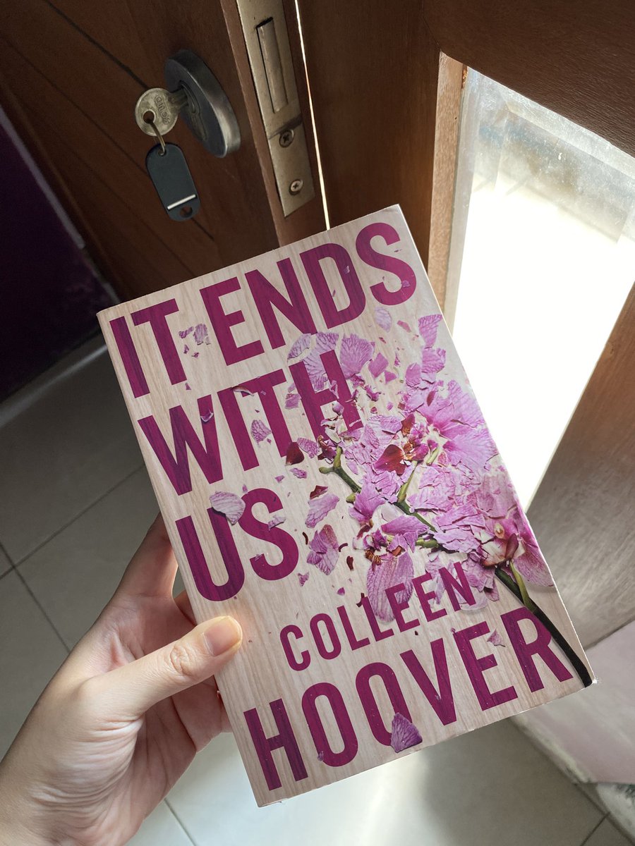 korjinnie's tweet photo. Wts preloved 📚 guys

- it ends with us uk ver 100k
- it starts with us 125k
- five years from now uk ver 125k
- how to stop time 99k (sealed)
- the woman on the bridge 55k (sealed)

Tag. Wts wtb preloved buku novel https://t.co/u1QxOJtZuY