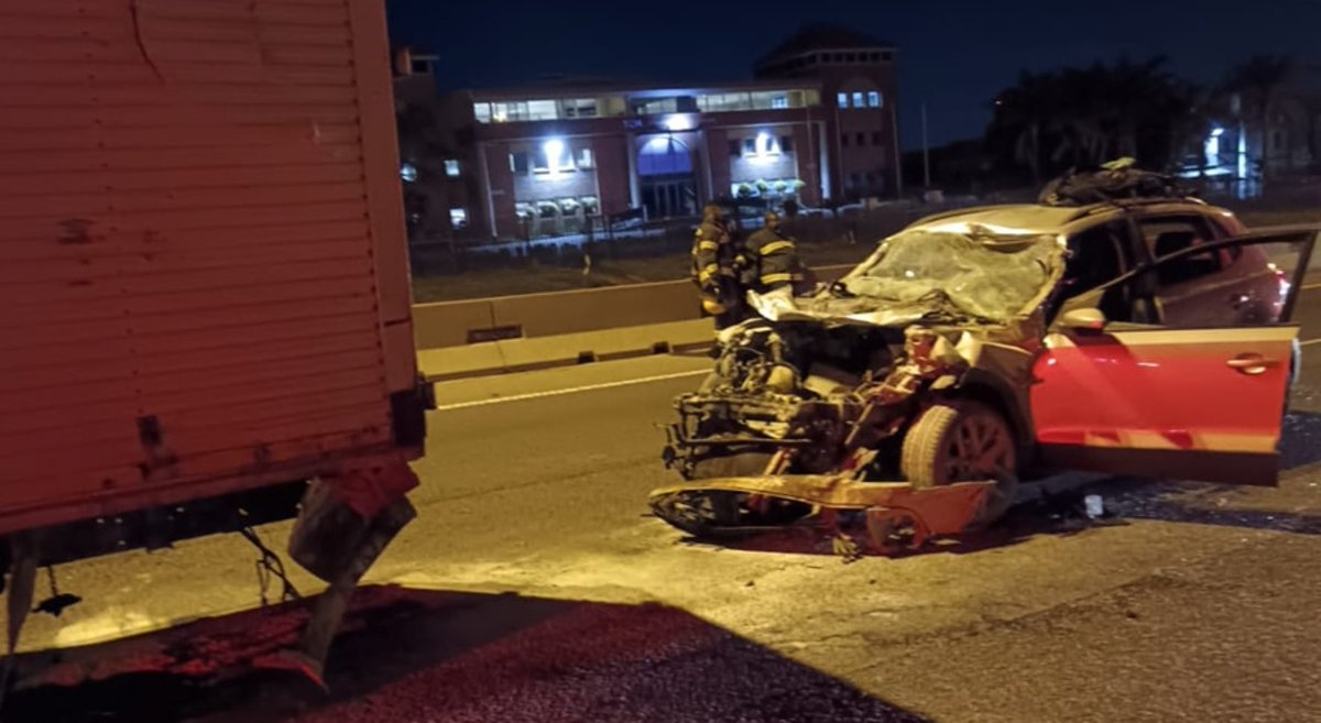 _ArriveAlive's tweet photo. One person was seriously injured in a collision between a vehicle and truck on the N1 https://t.co/T79yMQKMAT
#ArriveAlive #SeriousCollision @sa_cert https://t.co/EM7Menk9On
