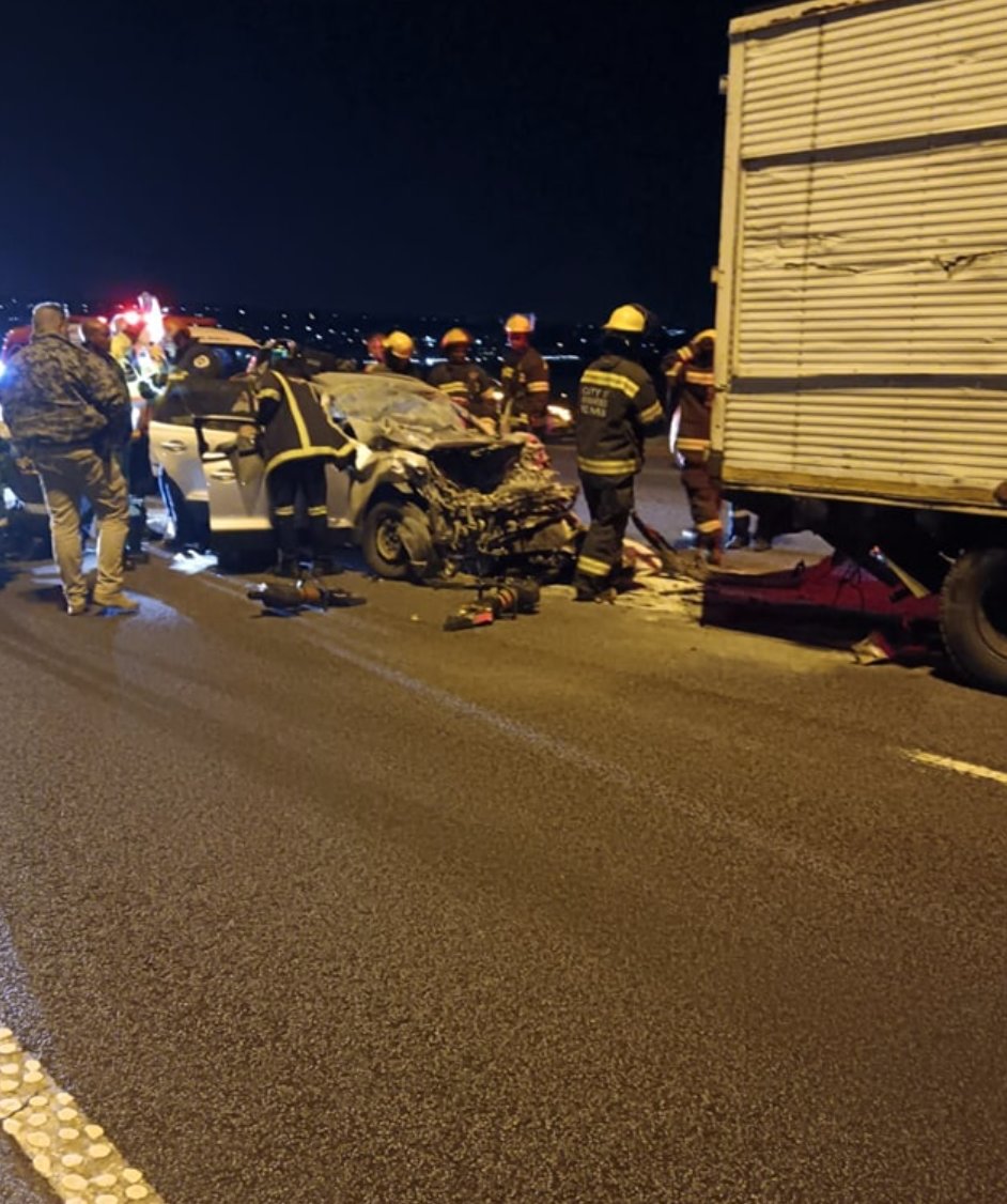 _ArriveAlive's tweet photo. One person was seriously injured in a collision between a vehicle and truck on the N1 https://t.co/T79yMQKMAT
#ArriveAlive #SeriousCollision @sa_cert https://t.co/EM7Menk9On