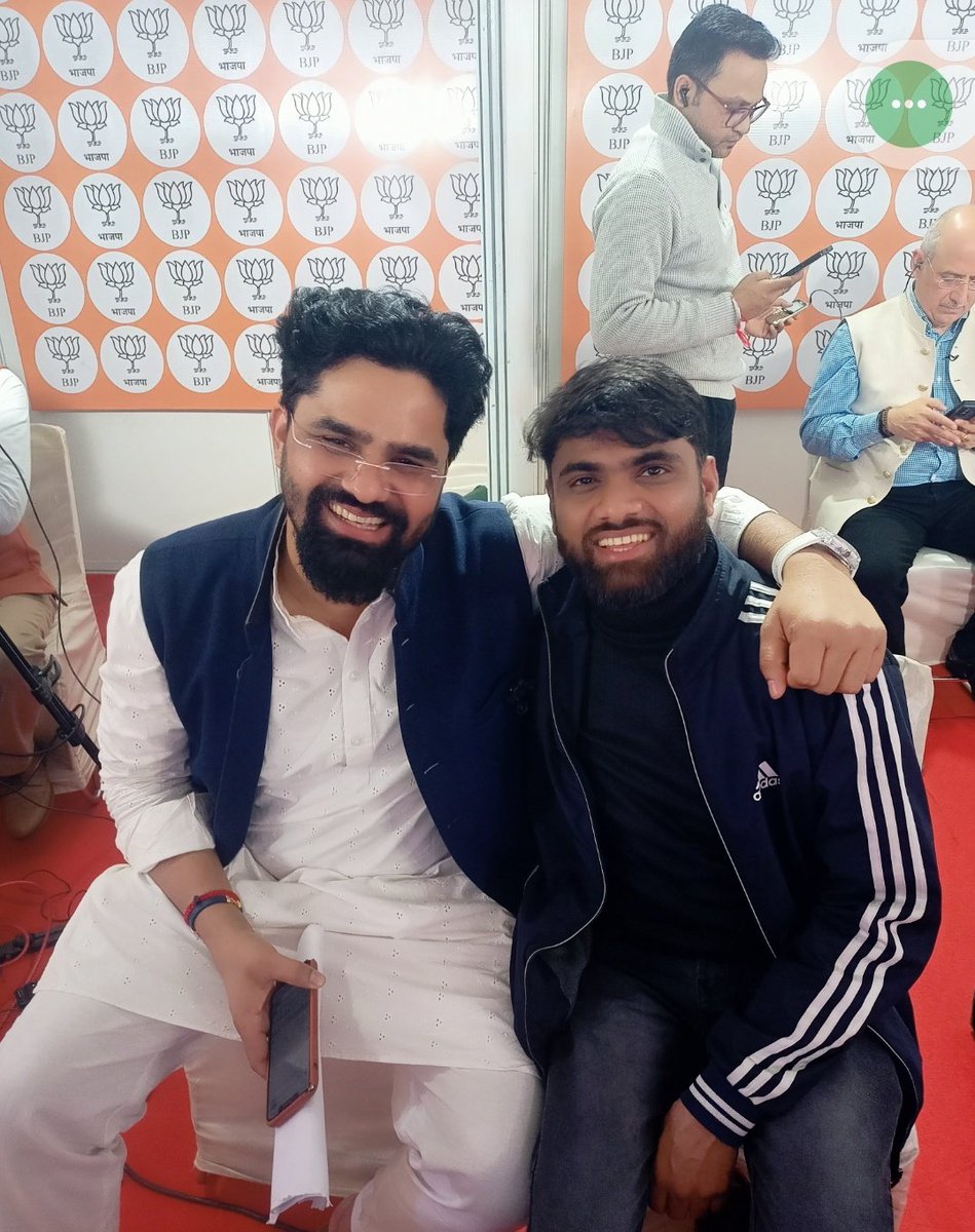 भाजपा की जीत की खुशी कह लो या केजरीवाल के हार की खुशी 😂🤣