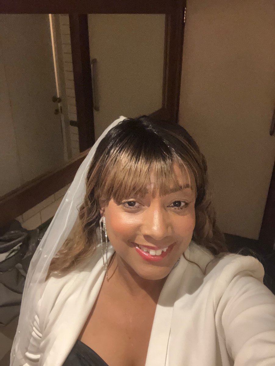 alison_naomi's tweet photo. It was lovely to meet all those who came out for Phantom Wedding creative book 📕 tour, I’m enjoying reading the book in non-traditional settings. First stop on the tour was HDN nightclub on Heddon St. London. #HDN #HeddonSt #PhantomWedding https://t.co/t36MNn9S2P