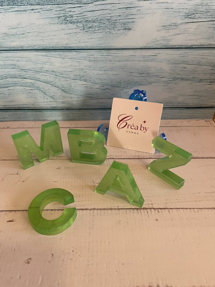 alaedgard's tweet photo. Quelle initiale choisiriez-vous ? Dites-le en commentaire ! ⬇️

#RésineArt #PorteCléPersonnalisé #CréationUnique #FaitMain #Artisanat #DIY #Résine #Personnalisation #LettreEnRésine #Handmade #IdéeCadeau #CadeauPersonnalisé #HomeMade #ArtisanCréateur #MadeWithLove #viral https://t.co/5aqbg8jIU6