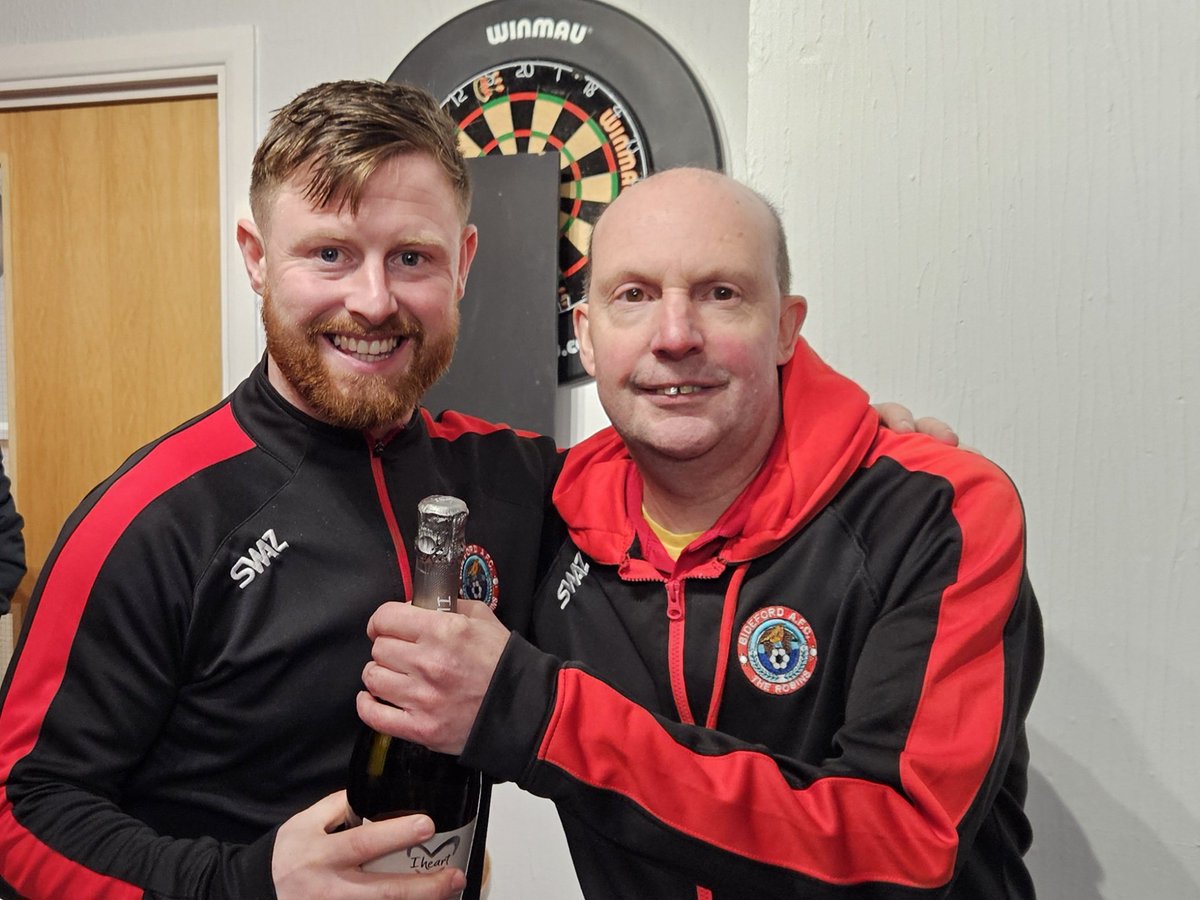 𝗠𝗮𝗻 𝗼𝗳 𝘁𝗵𝗲 𝗠𝗮𝘁𝗰𝗵 🍾 

Congratulations to <a href="/Tucker__16/">Billy Tucker</a> who was named Man of the Match following his brace in yesterday’s 3-3 thriller at The <a href="/PersimmonHomes/">persimmonhomes</a> Sports Ground Vs <a href="/MalvernTown1946/">Malvern Town FC</a>

Billy was presented with his award by Paul Humphreys. 

Well played Billy 👏🏻