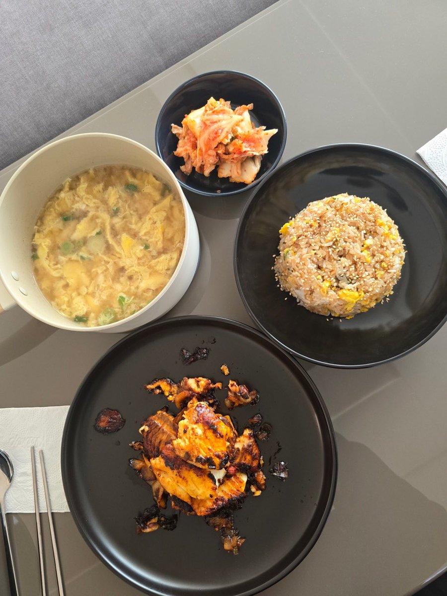 skzwithstay8's tweet photo. 🐷🐇- 🌱 
[090225] 5:02-5:03 PM KST

*picture // food

ㅌㅋㅋㅋㅋ

Bangchan is the chef today too

It’s so delicioussssss https://t.co/DANKJs031S