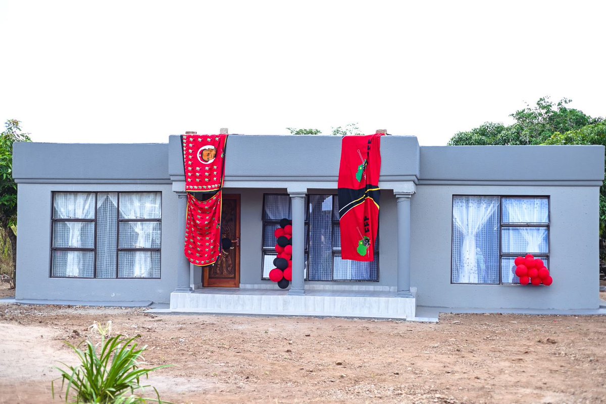 MpumalangaEff's tweet photo. ♦️House Handover♦️

Ward Cllr Mafia Fane handed over a fully furnished house yesterday to the Mabila Family in Ward 11, KaHoyi Village, Nkomazi as part of the EFF’s initiative and efforts to the restore the dignity of the African black community. https://t.co/vurcWHty9F