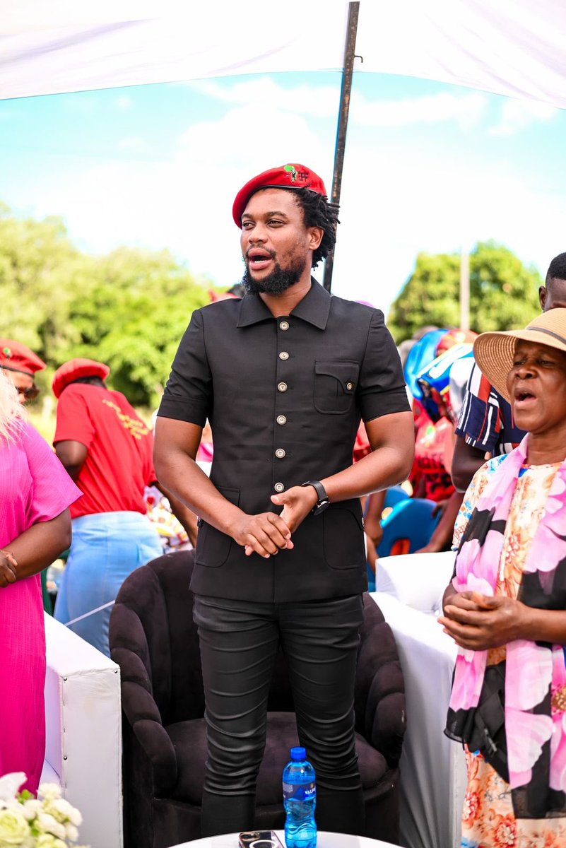 MpumalangaEff's tweet photo. ♦️House Handover♦️

Ward Cllr Mafia Fane handed over a fully furnished house yesterday to the Mabila Family in Ward 11, KaHoyi Village, Nkomazi as part of the EFF’s initiative and efforts to the restore the dignity of the African black community. https://t.co/vurcWHty9F