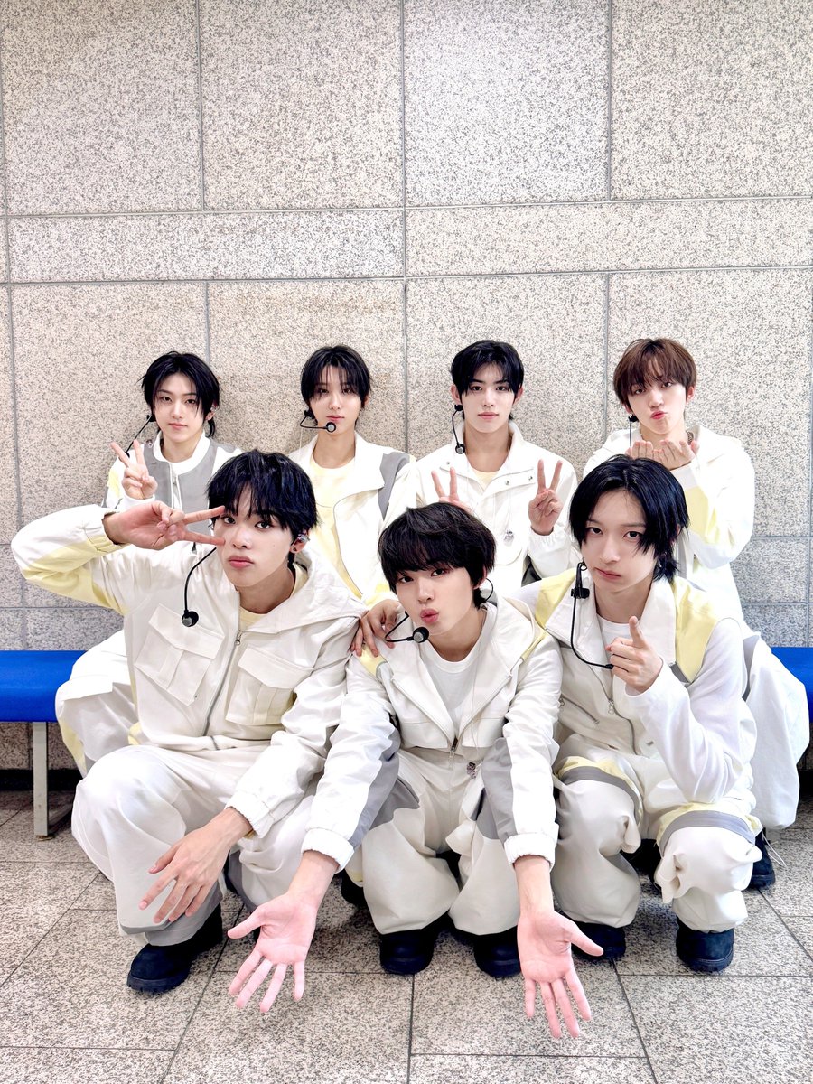 kickflip_jype's tweet photo. 📸ᴋɪᴄᴋᴋɪᴄᴋᴅᴀʏ

250209
SBS 인기가요

#KickFlip #킥플립
#Mama_Said #뭐가되려고
#Flip_it_Kick_it
#KickFlipDebut https://t.co/0VljhEiwQT