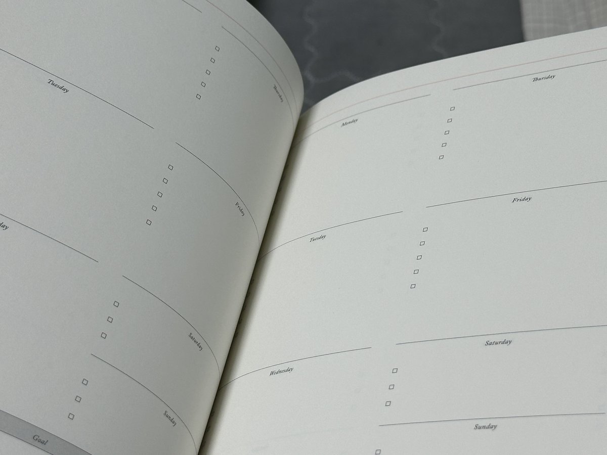 #제품제공 #RT이벤트

📚 이 게시글을 공유하신 15분께 다이어리를 선물로 드립니다!

제품을 선물로 받아봤는데 너무 괜찮아서 담당자님께 구독자분들께 선물로 드리고 싶다고 당첨자 수를 늘려서 이렇게 데려왔어요! 다른 다이어리들 보다 뭔가 목표를 정하고, 어떤 하루를 보냈고, 어떤 계획이