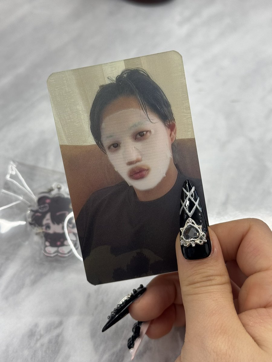 zkdlin_916's tweet photo. 🧸ᴋᴀɪ ᴄᴏᴍᴇʙᴀᴄᴋ ᴄᴀꜰᴇ🧸
내일 오는 김종인 미리보기
선착 특전으로 받은 수건🫶🏻
2차로 마감 전에 다시 온 내게 찾아온 팟칭 포카!!
우리집에서 같이 종인이 ��다리자❣️
아기자기한 카페 공간 너무 좋아서 전역카페 열어주셔서 감사합니다🫶🏻
#Time_With_KAI
#종인이_소집_잠금해제 https://t.co/Ws6z0DGgcR