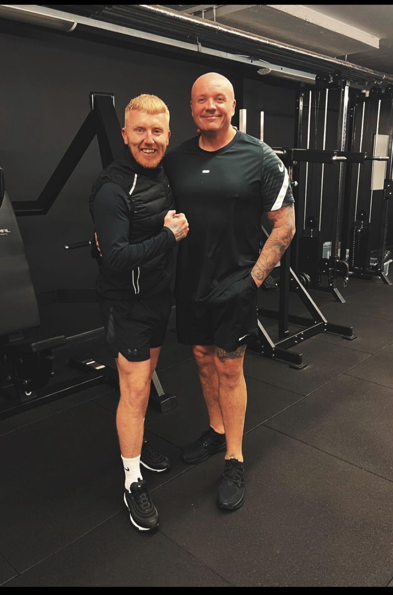 Ivytownfc's tweet photo. ⚽️💚 Another Partnership Set in Stone 💚⚽️

Gaffa Gamble has got Darren from 25 MENSWEAR on board and is backing him and Ivybridge FC massively for next coming season! And hopefully for many years to come. There are lots of big things happening around this club for the future. 
A massive thankyou to this incredible businessman, and please support us by visiting 25 MENSWEAR on your next visit to the city centre!

#uptheivies💚