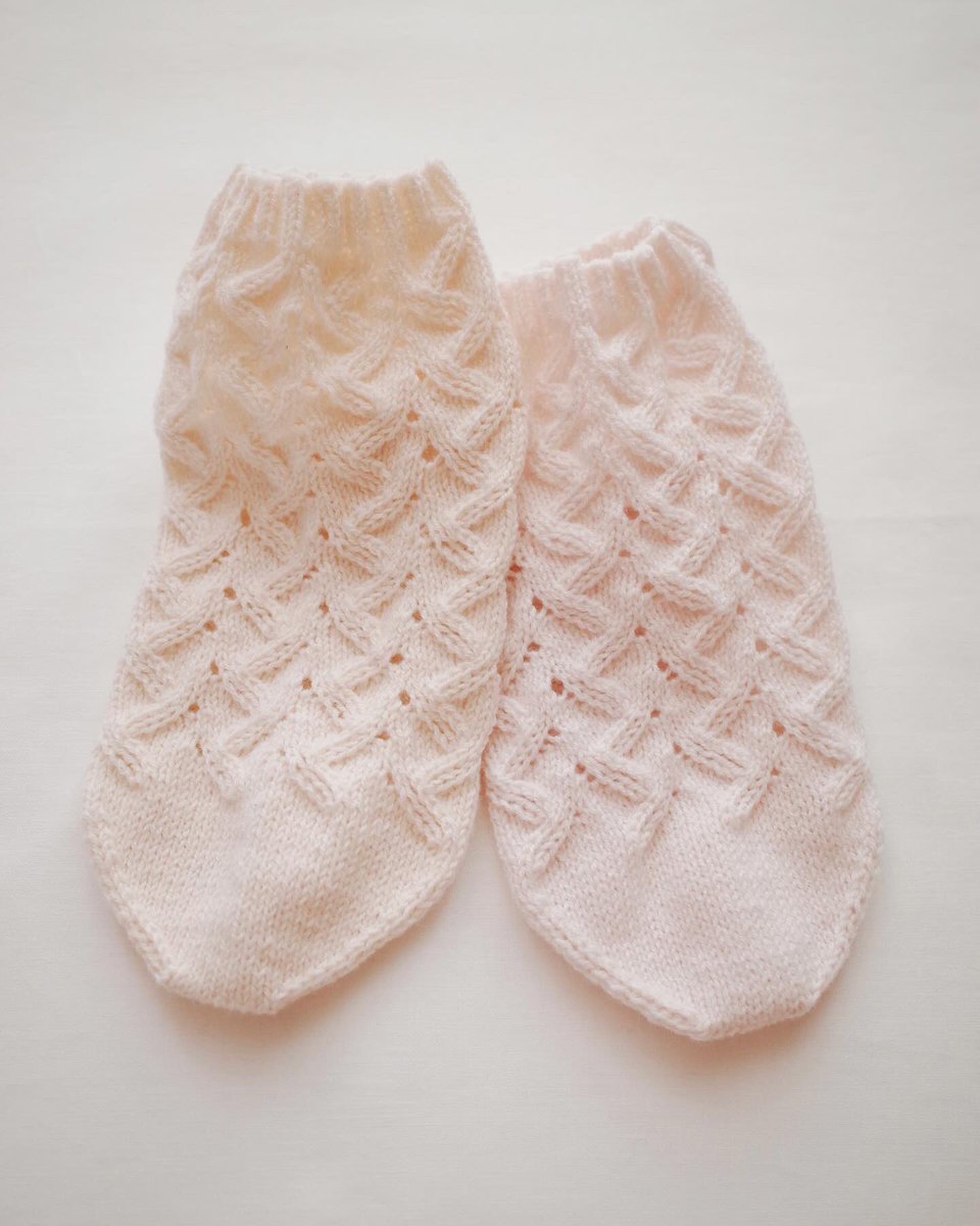 발 시려서 꺼내 신은 바람 들판 양말
역시 레이스는 흰색이 취향 ❄️