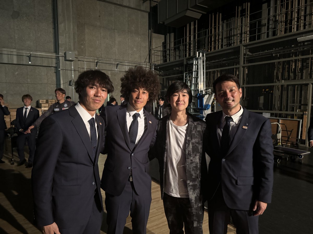 Ryota_Fujimaki's tweet photo. 【VFKイベント⚽️】
60年の節目という歴史に敬意を寄せ、エールを送らせていただきました！

「ゆらせ」は生観戦の感動、一点入ると本当にスタジアムが揺れるんです！その感動をもとに作りました。

臣さん、三平さん、岩魚くん写真ありがとうございます。

今シーズンもめっちゃ応援してます。

亮太 https://t.co/DhtucsPlLn