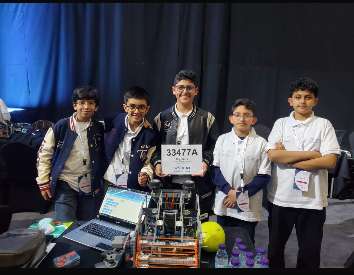 نبارك للمبدعين الأبطال مدربين وطلاب مدارس الهيئه الملكيه بالجبيل حصولهم على جائزةأفضل تصميم هندسي مبتكر للربوت في مسابقة
 VEX IQ 2025تحت عمر 14بإشراف الإتحاد السعودي للروبوت والرياضات اللاسلكيه  <a href="/Saudi_RRC/">الاتحاد السعودي للروبوت والرياضات اللاسلكية</a> واللتي أقيمت في أكاديمية أبل بجامعة الأميره نوره @Emrcjubail <a href="/RCJY_Jubail/">الهيئة الملكية بالجبيل</a>