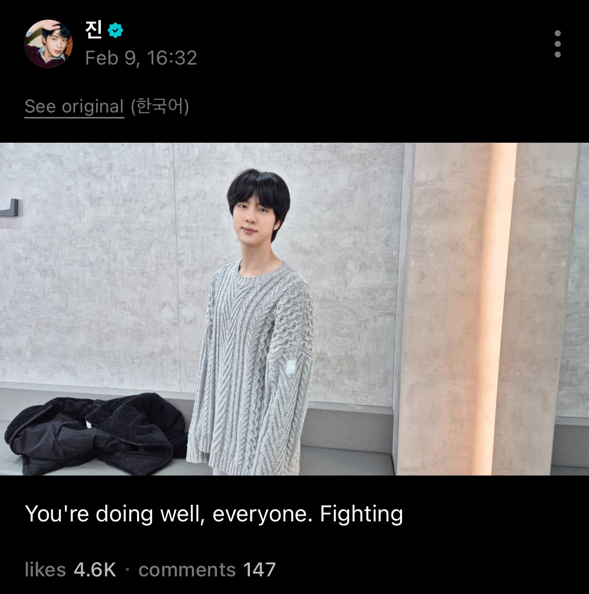 seokjinbit's tweet photo. SEOKJIN’S HAIR HAS GROWN SO LONG AGAIN OH MY GOD HES SO BEAUTIFUL https://t.co/9hKKozN0I2