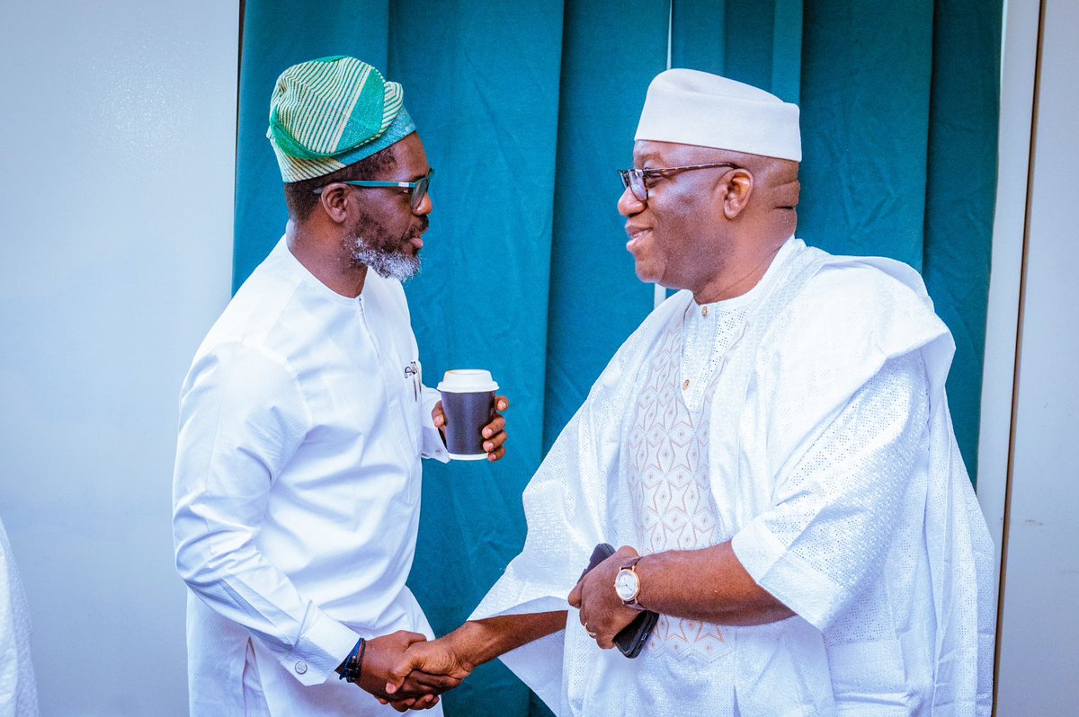 AO1379's tweet photo. Happy birthday, @kfayemi. 60, not out! https://t.co/yaMahZZhd2