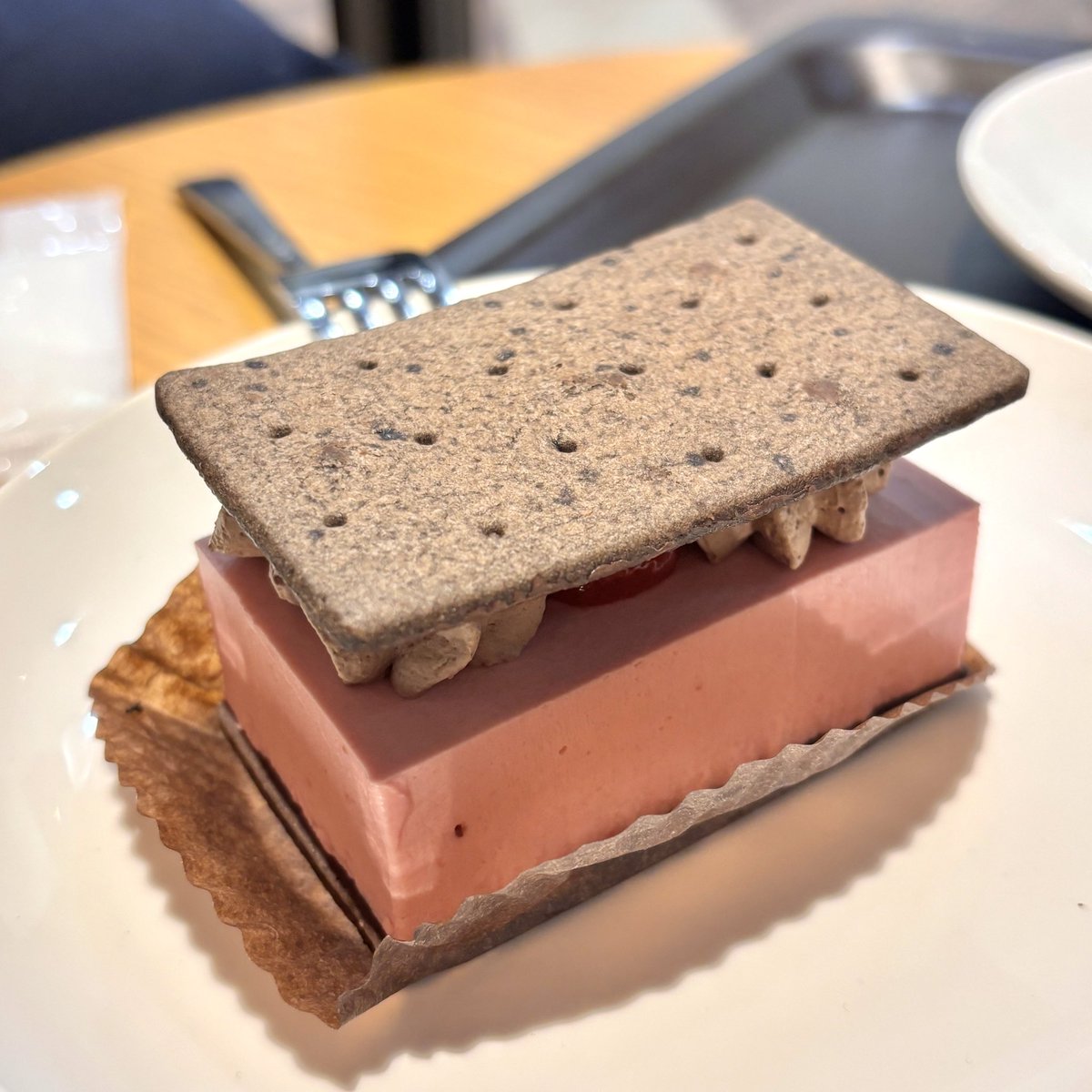 chobi_suke_suke's tweet photo. 今日のカラコンは OLENSの
Viviring 1day Choco color
やっぱビビリングは盛れるヮ💖💖💖
スタバの気になってたケーキ食べてみた🍓
#PR #OLENS #viviring
#今日のカラコン
#今日のコスメ https://t.co/3fx1IiO0wB
