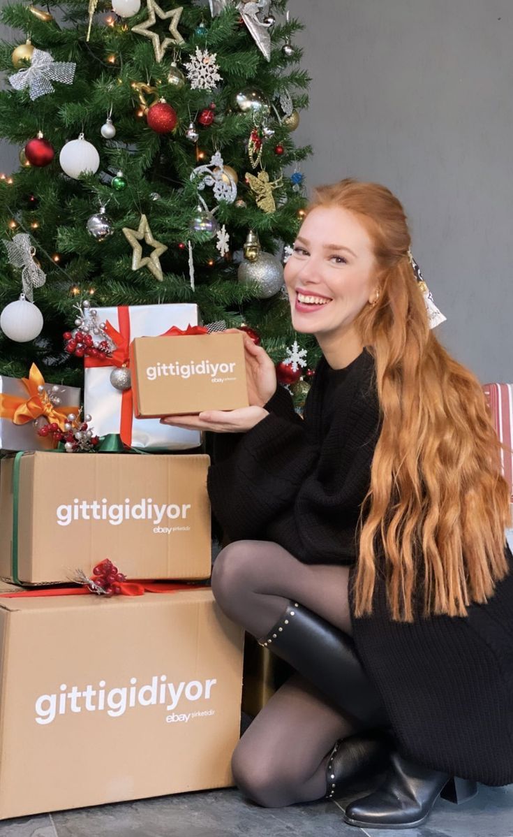 MonicaStar19798's tweet photo. Elçin Sangu offf inanılmaz azıyorum sana, göt deliğinin içine dilimi sokup içinde çevireyim götüne paspas yapayım ohhhh gün boyu bot içinde giyip terlettiğin hafif ekşimsi kokan yarı opak naylon çoraplarını köpek gibi koklayıp sikime geçirip akıtmak istiyorumm https://t.co/lcinFm0y6i