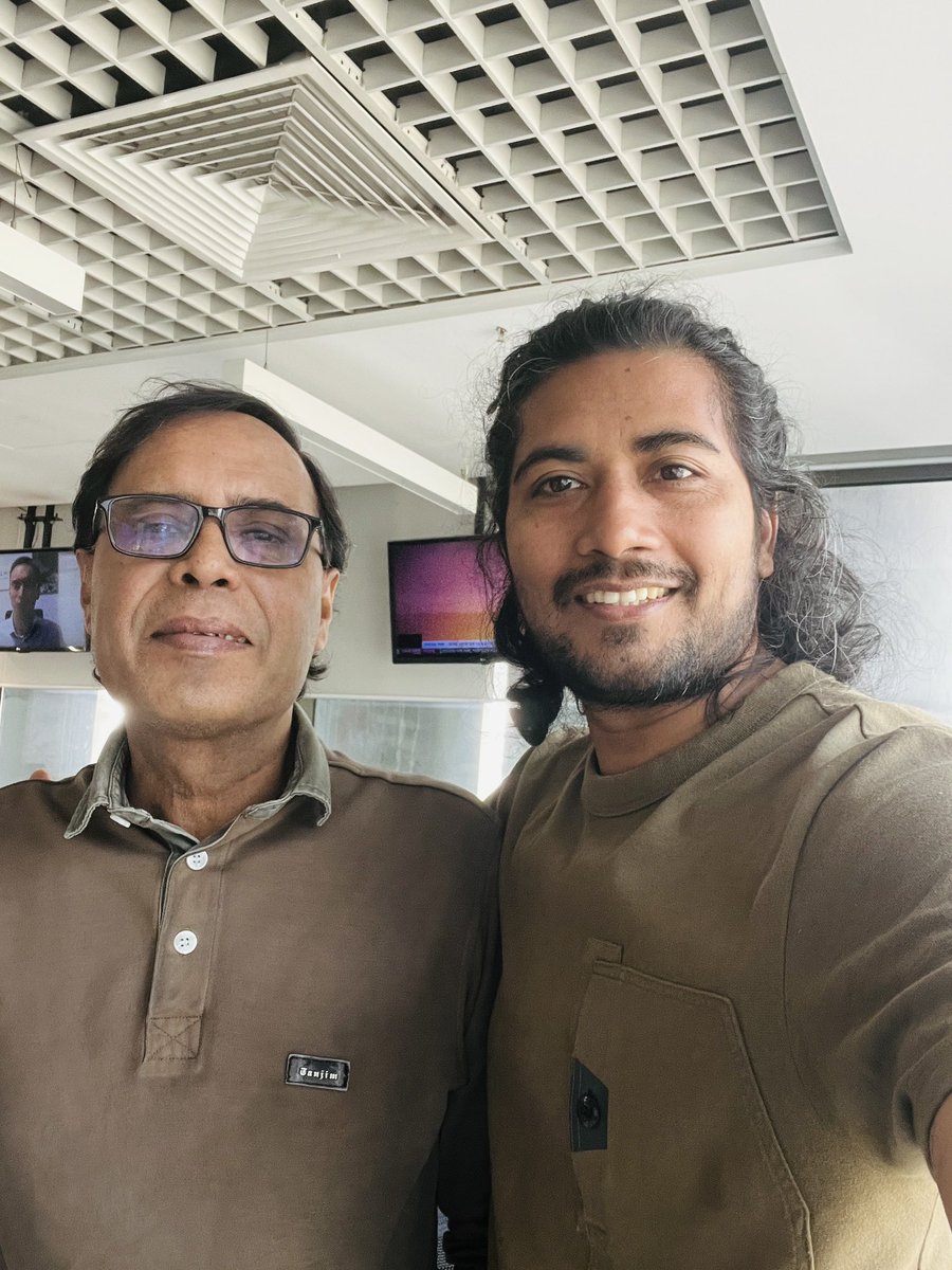 azadmcj's tweet photo. বিবিসি বাংলা বিভাগে আবারো যোগ দিয়েছেন কাদির কল্লোল। রেডিও অনুষ্ঠান বন্ধ হবার কারণে তিনি চাকরি থেকে ইস���তফা দিয়েছিলেন। https://t.co/BtL6qeZ7ra