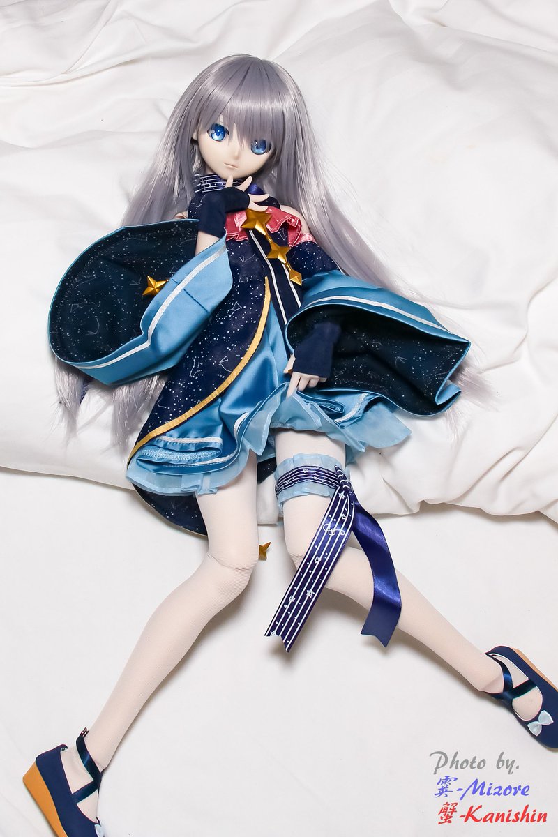 mizore_kanishin's tweet photo. 当時の俺……何でティンクルちゃん刺さらなかったんや(   ꒪꒫꒪)ｶﾜﾖｫ

いんふぃさんから、先日まで【ミクさんが着ていた】大事かつ貴重な衣装をお借りしたので……後悔無いように撮る
＼＼\\٩( 'ω' )و //／／

#今日のゑん家 https://t.co/LLFrFL1fFx