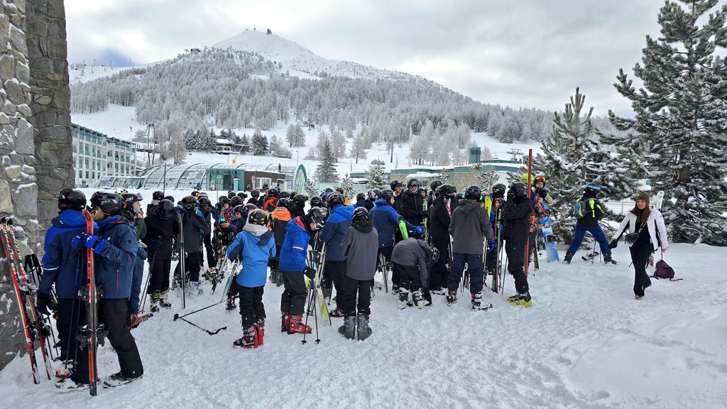 misschalk's tweet photo. All ready for their first day out on the slopes #italy #enrichment 
@SkiAGS https://t.co/MiTrSNOaca