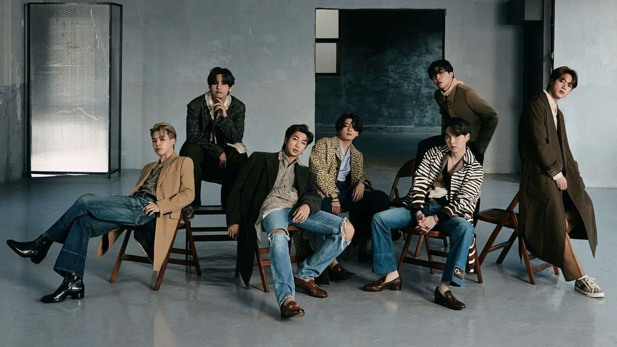 𝗗𝗲𝘀𝗽𝗶𝘁𝗲 𝗯𝗲𝗶𝗻𝗴 𝗶𝗻 𝗵𝗶𝗮𝘁𝘂𝘀, BTS was the #10 Best Selling K-Pop act by pure album sales in the US in 2024 (125K sold). The biggest K-pop group has never left the Top 10 chart since their entry and since their hiatus in 2022! 🔥