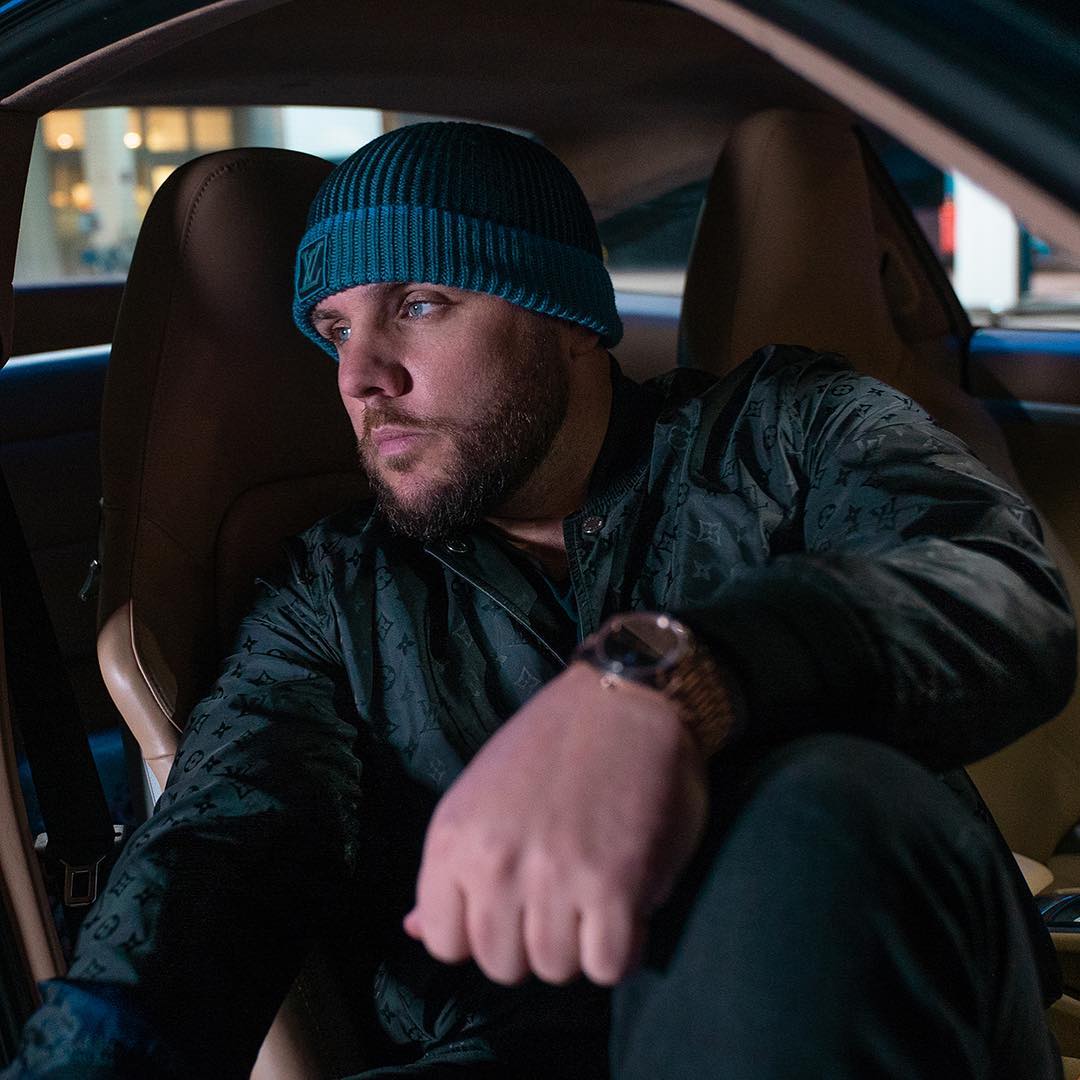 Fler (42) übers Gendern:„Das ist normal, Sprache ändert sich. Wenn mir heute Gleichaltrige sagen, sie kämen damit nicht klar, sage ich: 'Versuch's doch mal! Du sprichst auch nicht mehr wie unter Goethe und Schiller.' Geh mit der Zeit, sonst musst du mit der Zeit gehen.“