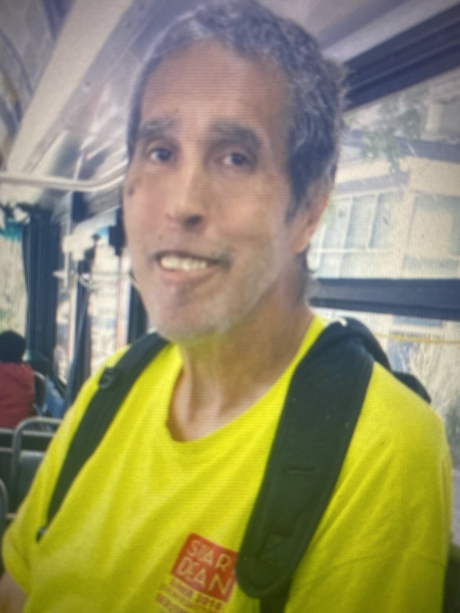 SeattlePD's tweet image. MISSING : David, 60 y/o, WM, 6’1”, 170lbs, brown hair, and brown eyes. Last seen wearing a gray sweater, blu Jeans, and no shoes. Has Alzheimers. Known to frequent a gas station by the intersection of N 85th Av and Aurora Av N, and the Capitol Hill area. Please call 911 if seen.
