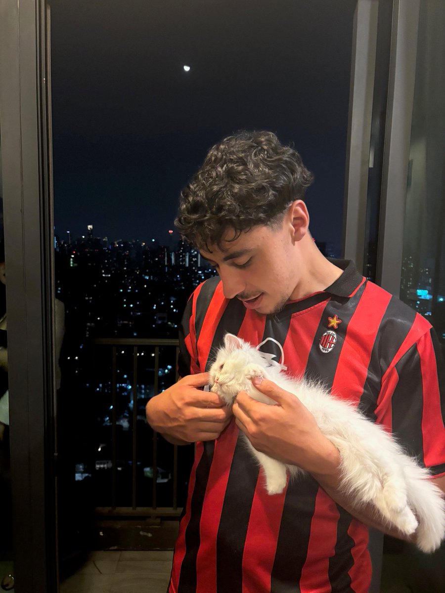 alexisdrinkstea tweet media