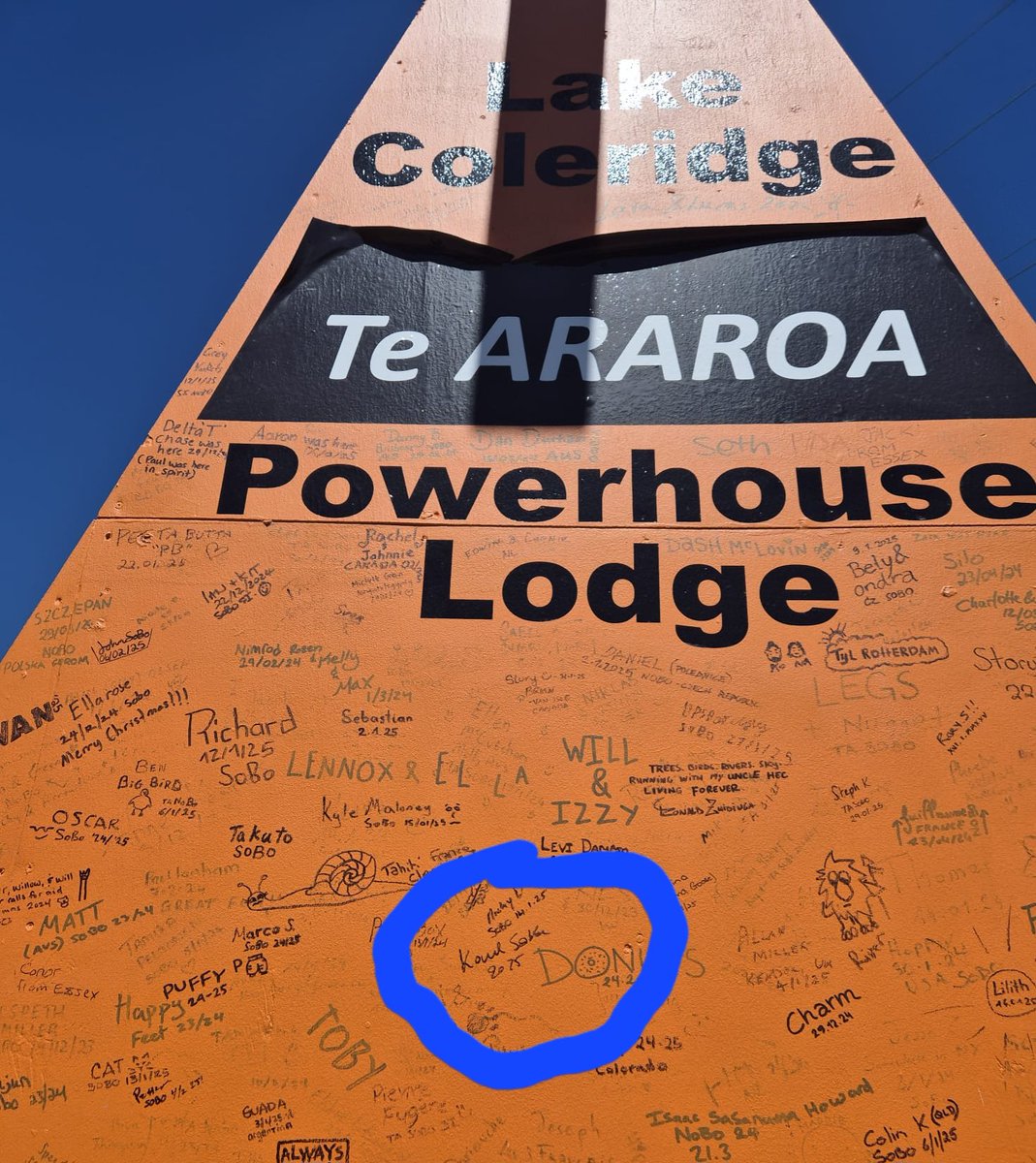 FrankDecorte's tweet image. Day 26 (78km) 2370/3100km
Another tough day for #KarelSabbe on his search for the #FKT
The crew and Karel were very excited to cross the Rangitata river (7km) after reaching the highest point of #TeAraroa earlier. They don't know how many water they will find in the river