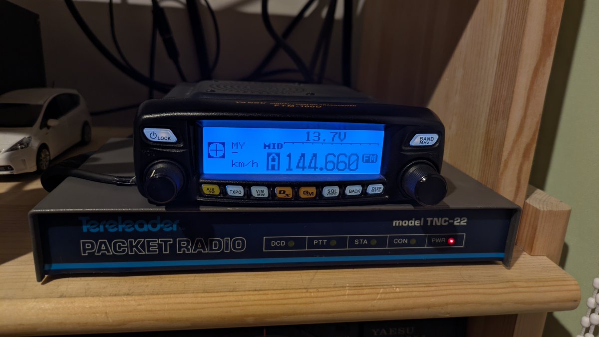 Jr0Zgx's tweet photo. 本日よりAPRSのデジピーターを設置し試験運用を開始しました。
144.66MHz 1200bps
TNC-22　UIDIGI1.9
RIG FTM-100D 出力10Ｗ
ANT ディスコーンアンテナ（DIAMOND D130）15mh

試験運用中につき予告なく停波や変更する事があります。 https://t.co/vYjk8pPPG0
