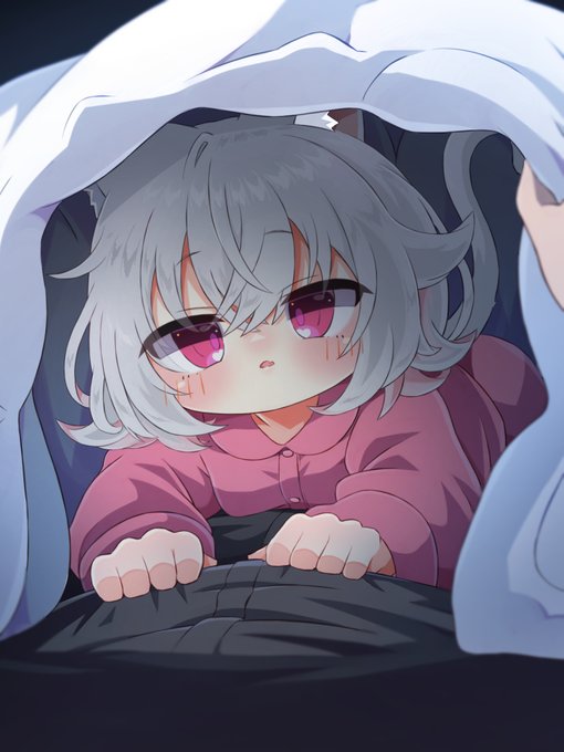 お部屋があたたまるまではここを動けません… 