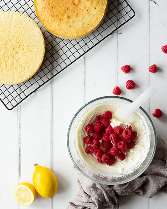 ⭐️ NEW!!! ⭐️
Need to work out how many grams are in cups when baking? You need this easy cups to grams converter!

Head to the post for lots of facts, tips, and useful conversion info… Plus the handy conversion chart you should DEFINITELY BOOKMARK!

kitchenmason.com/us-cups-to-gra…