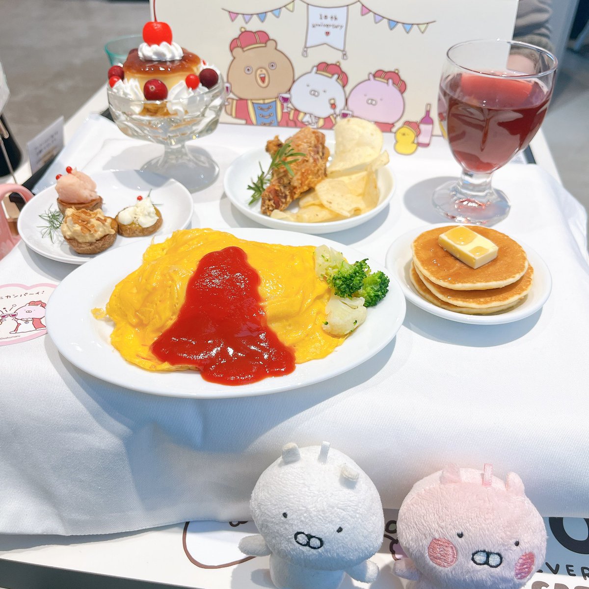 asu_usamaru51's tweet photo. 昨日はうさまるカフェへ🐰
晩餐会多いかなと思ったけど、食べきれました！ 可愛くて、美味しかった～☺️
ラテも華やかでマシュマロを溶かすのがもったいなかった😂 癒しの空間でした🌼
ティースプーンが売り切れてたから、マグネットだけ。絵柄が被らず出て嬉しい(  ˙∞˙  )
#うさまる #うさまるカフェ https://t.co/DIpxy1dAOi