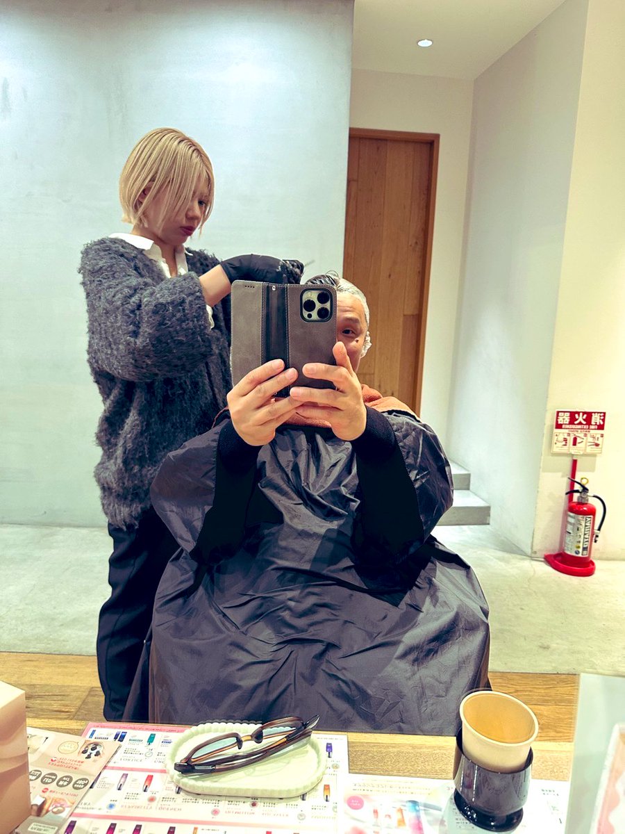 yarakashi__life's tweet photo. イケオジにしてもらいに✂️

 #娘のサロン https://t.co/mUQUGokl9n
