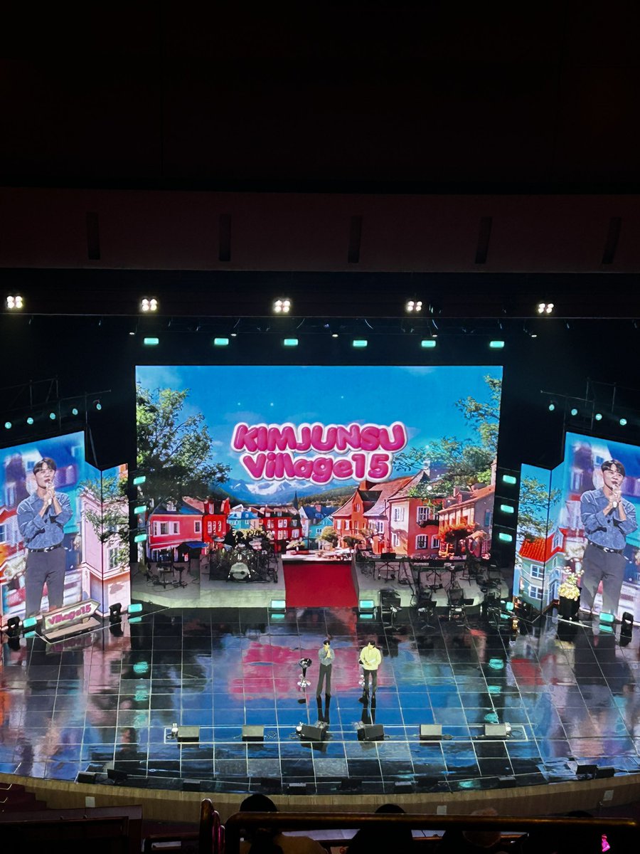 아 그 높은 3층까지 굽어살피시는 당신은… 
제일 뒷자리라 행복!!!