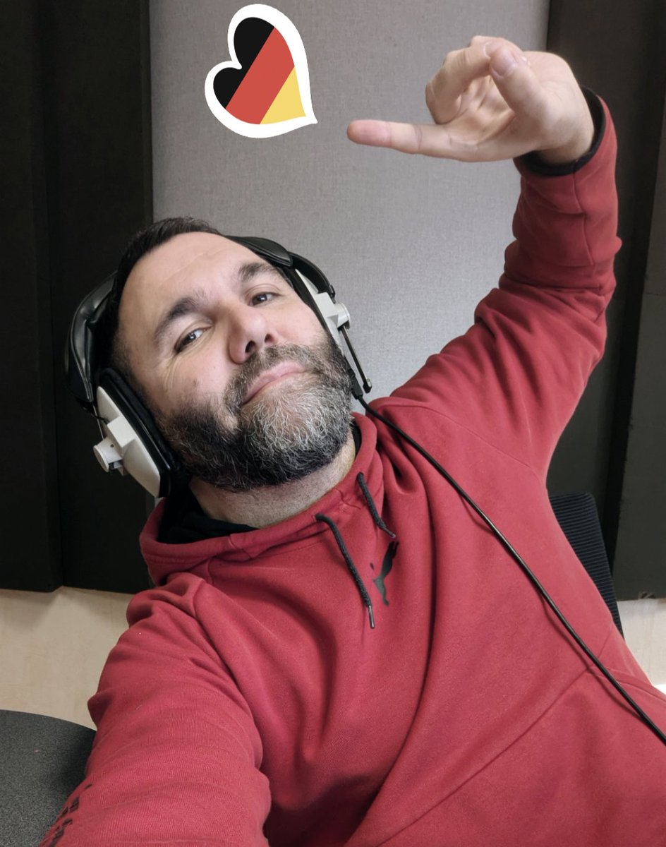 En studio pour enregistrer une émission spéciale dédiée au Krautrock, ce mouvement né en Allemagne à la fin des années 60. Rendez-vous le 24 février pour découvrir ou redécouvrir ce genre musical unique et génial trop peu diffusé à la radio ! 🇩🇪🤘❤️
#krautrock