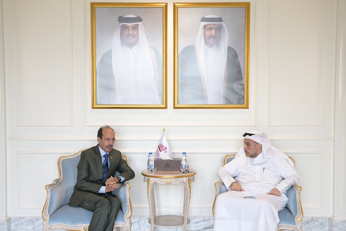 تشرفتُ بلقاء سعادة الدكتور محمد الأمين سلمان، سفير الجمهورية الإسلامية الموريتانية لدى دولة قطر، في #جامعة_قطر، حيث ناقشنا سُبُل تعزيز التعاون الأكاديمي والبحثي بين البلدين.