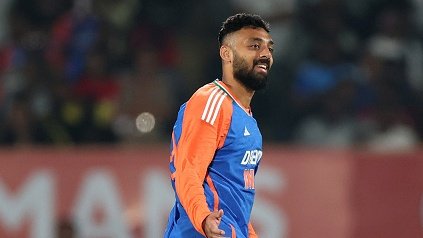 SAS0416's tweet photo. England's innings in the 2nd ODI against India at Cuttack is underway. After winning the toss and choosing to bat, they have reached 86/1 in 12 overs. Ben Duckett scored a rapid fifty off 36 balls before being dismissed for 55. Phil Salt contributed 26 runs.
#INDvENG https://t.co/kCM1FnhF3P