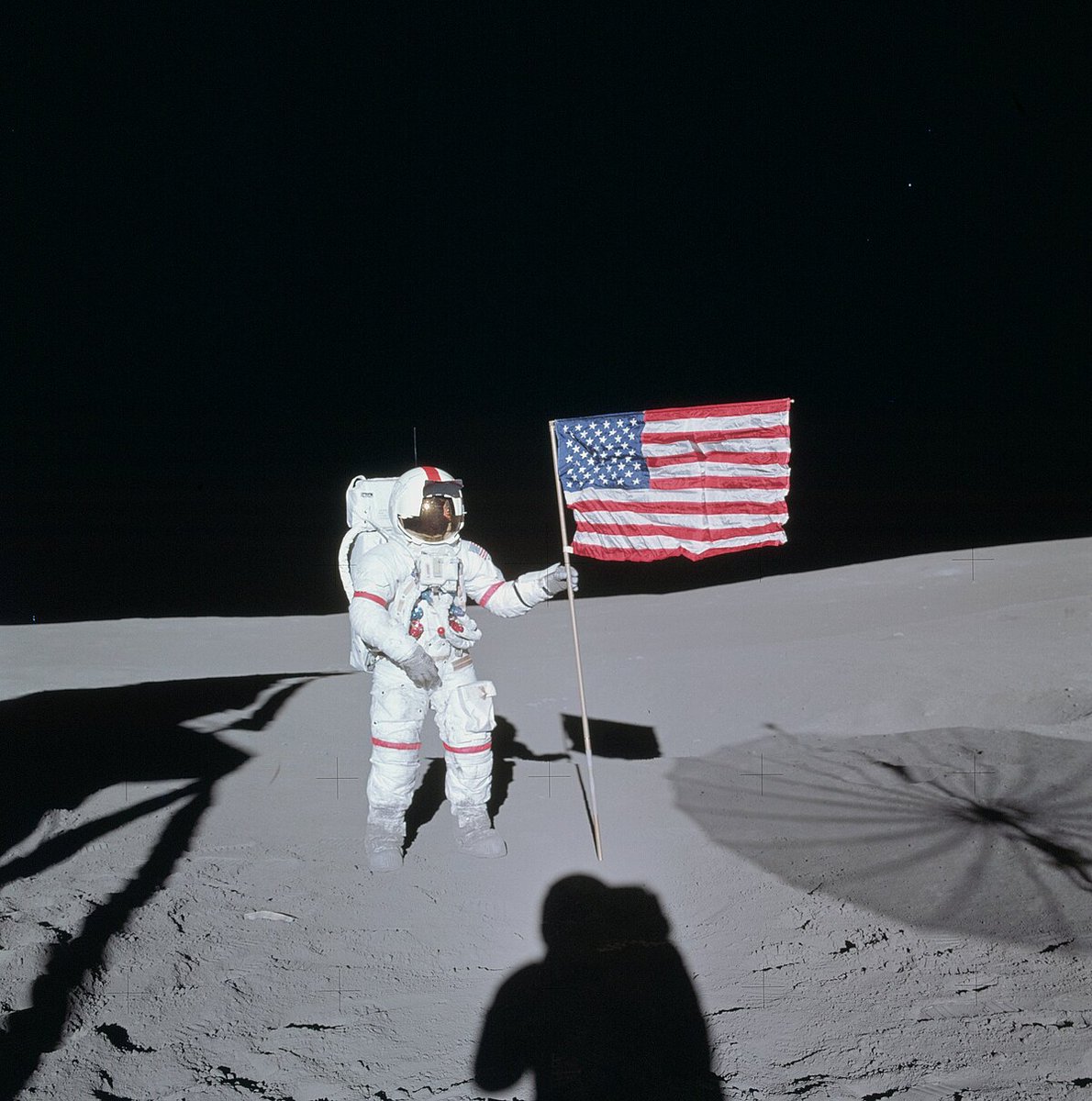 JoyInStats's tweet image. Apollo 14 Splashdown (9.2.1971):
1. Successful return from 3rd crewed Moon landing
2. 9-day mission ended in Pacific Ocean
3. Astronauts: Shepard, Roosa, Mitchell
4. Recovery ship: USS New Orleans
5. Marked NASA's comeback after Apollo 13
#ApolloProgram #SpaceHistory