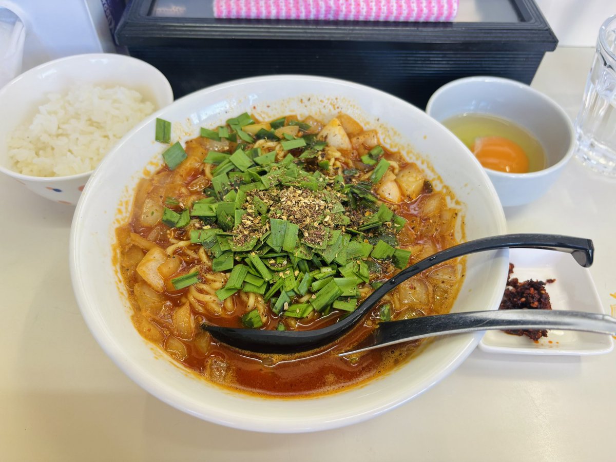 Chitose_shin's tweet photo. ビンギリ （荻窪）

2回目
勝浦タンタン麺は本場も食べたけど荻窪のここが1番好み。　
小700円、生玉子50円、無料ライス、無料エビ辛。この値段で具沢山のラーメンが楽しめる。今まで食べた辛いラーメンの中で一番美味い！騙されたと思って食べてみてほしい！！ https://t.co/MJZzgWm0PE