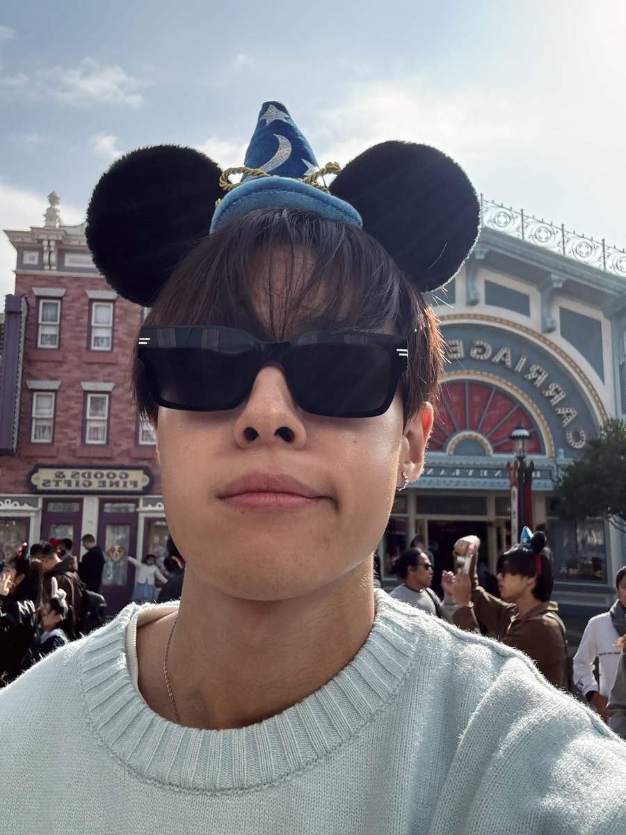 nnutdan's tweet photo. nutty mouseeeee🐭
 #HKDisneyland #WorldofFrozen https://t.co/YiOayRmmUm