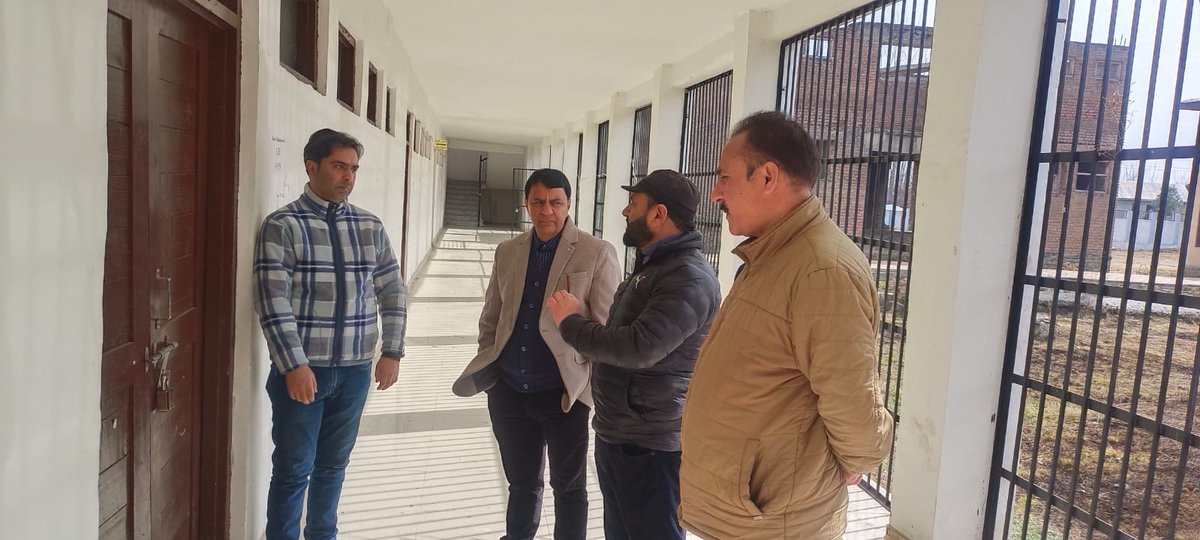 DIET_BARAMULLA's tweet photo. We are happy to have Principal Shri Ashok Kumar Raina who joined DIET Sopore, Baramulla. Here is seen with staff, taking stock of the institution. He also had a productive meeting with CEO Baramulla to discuss the future course of action with the premier Training institute. https://t.co/U85cxDogvX
