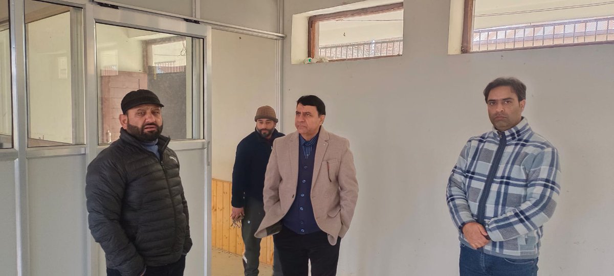 DIET_BARAMULLA's tweet photo. We are happy to have Principal Shri Ashok Kumar Raina who joined DIET Sopore, Baramulla. Here is seen with staff, taking stock of the institution. He also had a productive meeting with CEO Baramulla to discuss the future course of action with the premier Training institute. https://t.co/U85cxDogvX