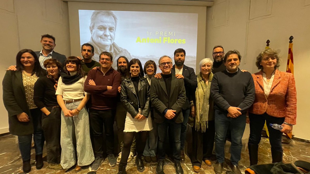 ERC Alt Pirineu (@ercpirineu) on Twitter photo 🗞️Esquerra Republicana Alt Pirineu i Aran guardona l’<a href="/Ateneu_Pallars/">Ateneu del Pallars</a> amb el 1er Premi Antoni Flores.
💛Ha estat un acte molt emotiu i multitudinari en record del diputat i regidor trempolí.
Llegeix-ho: 👇locals.esquerra.cat/altpirineu/art…
#PremiAntoniFlores
<a href="/ERCPallarsJussa/">Esquerra PJussà</a>; <a href="/ERCTremp/">ERC Tremp</a> 🗞️Esquerra Republicana Alt Pirineu i Aran guardona l’<a href="/Ateneu_Pallars/">Ateneu del Pallars</a> amb el 1er Premi Antoni Flores.
💛Ha estat un acte molt emotiu i multitudinari en record del diputat i regidor trempolí.
Llegeix-ho: 👇locals.esquerra.cat/altpirineu/art…
#PremiAntoniFlores
<a href="/ERCPallarsJussa/">Esquerra PJussà</a>; <a href="/ERCTremp/">ERC Tremp</a>