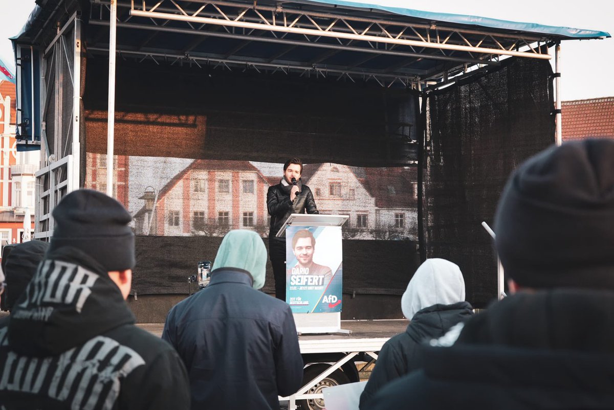 Mary Khan (@mary_khan94) on Twitter photo Gestern durften wir in Bergen auf Rügen eine großartige Wahlkampfveranstaltung erleben. Trotz eisiger Temperaturen war die Stimmung großartig! ❄️🇩🇪
Ein herzliches Dankeschön an unseren Direktkandidaten <a href="/dario_seifert/">Dario Seifert</a> (WK 15) für die Einladung – gemeinsam mit dem Landessprecher Gestern durften wir in Bergen auf Rügen eine großartige Wahlkampfveranstaltung erleben. Trotz eisiger Temperaturen war die Stimmung großartig! ❄️🇩🇪
Ein herzliches Dankeschön an unseren Direktkandidaten <a href="/dario_seifert/">Dario Seifert</a> (WK 15) für die Einladung – gemeinsam mit dem Landessprecher