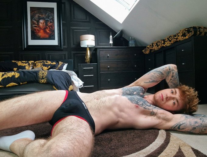 Watch James Hinchliffe's leaked NSFW photo on TwXstars