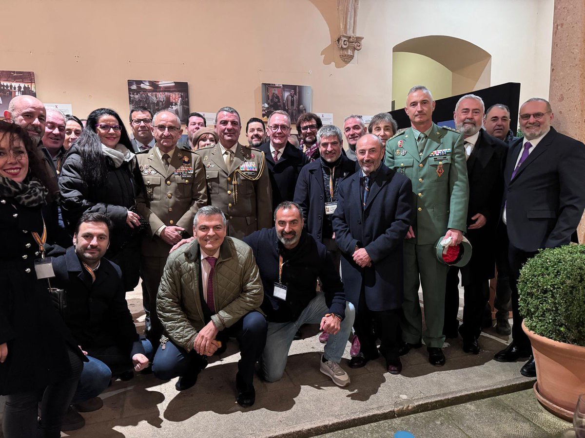 🇪🇸 Junto a más de 300 cofrades de hermandades vinculadas con la Legión en Ronda, seguimos este fin de semana acudiendo a todos los actos.