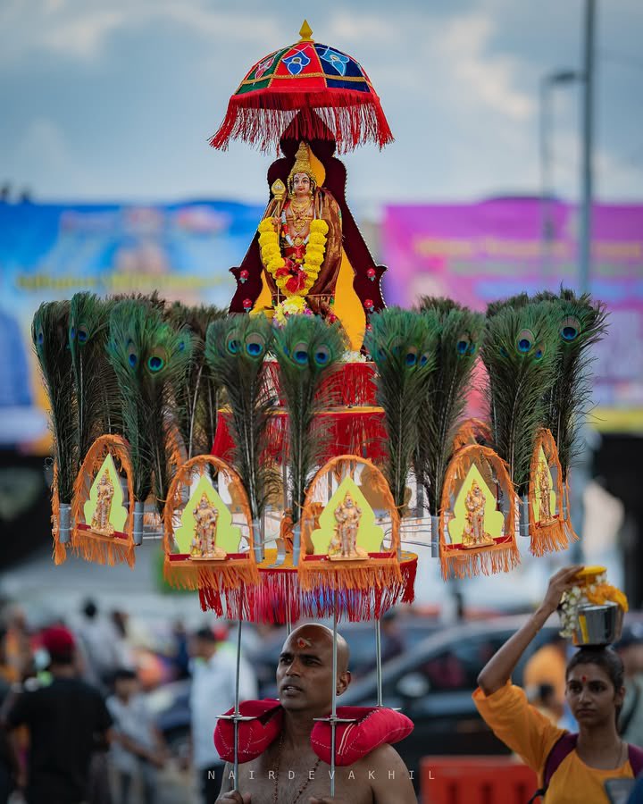 BeziqueStreams's tweet photo. Echoes of devotion, colors of faith! Batu Caves is alive with the spirit of Thaipusam. Vēl Muruga! 🙏🏼
Picture Courtesy: nairdevakhil
#muruga #velvel #velvelmuruga #velvelvetrivel #batucaves #lordmurugan #thaipusam #thaipusam2025 #malaysia #beziquestreams #god #spiritual https://t.co/dVaj5dlqAU