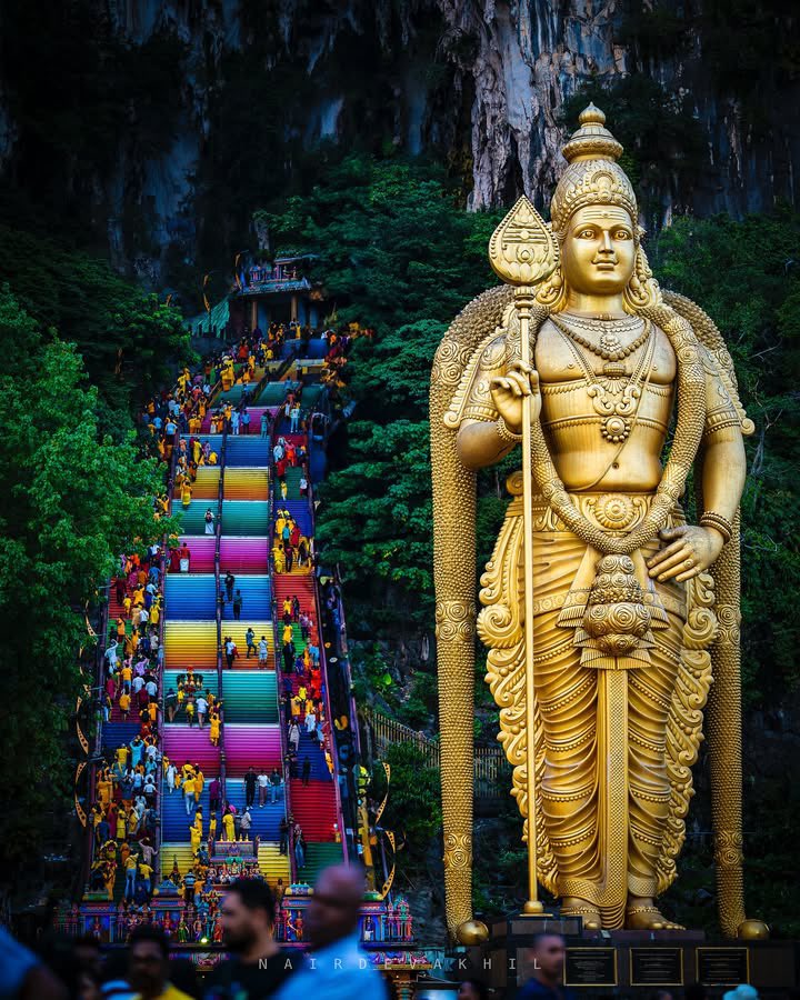 BeziqueStreams's tweet photo. Echoes of devotion, colors of faith! Batu Caves is alive with the spirit of Thaipusam. Vēl Muruga! 🙏🏼
Picture Courtesy: nairdevakhil
#muruga #velvel #velvelmuruga #velvelvetrivel #batucaves #lordmurugan #thaipusam #thaipusam2025 #malaysia #beziquestreams #god #spiritual https://t.co/dVaj5dlqAU