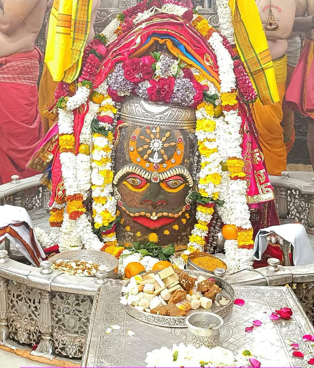 Isamraatlive's tweet photo. 🙏🔱 *जय श्री महाकाल* 🔱🙏
 *श्री महाकालेश्वर ज्योतिर्लिंगजी 
🙏🌹 *हर हर महादेव* 🌹🙏 https://t.co/CP4QJswxh8